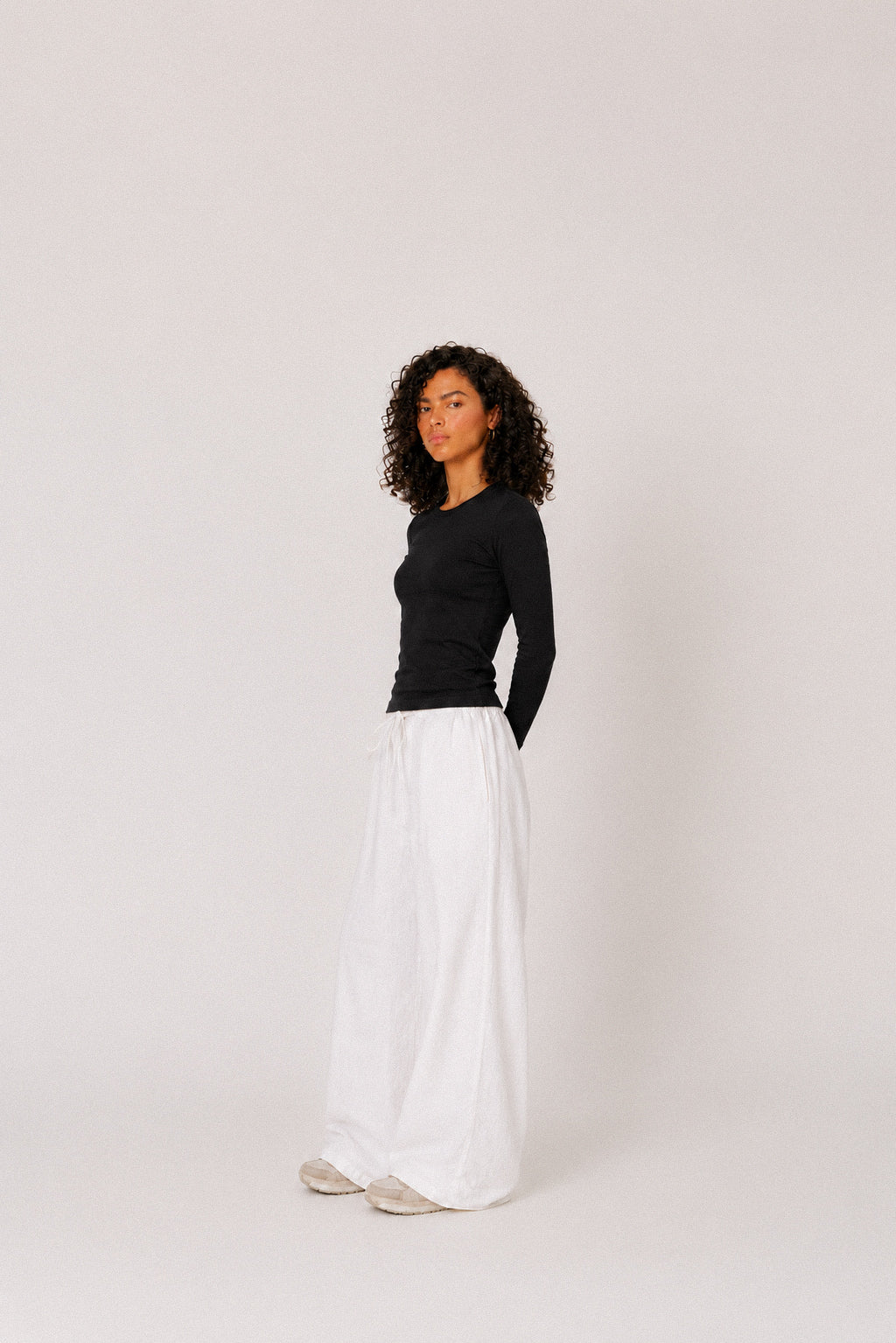 The Loose Non See-Through Linen – White