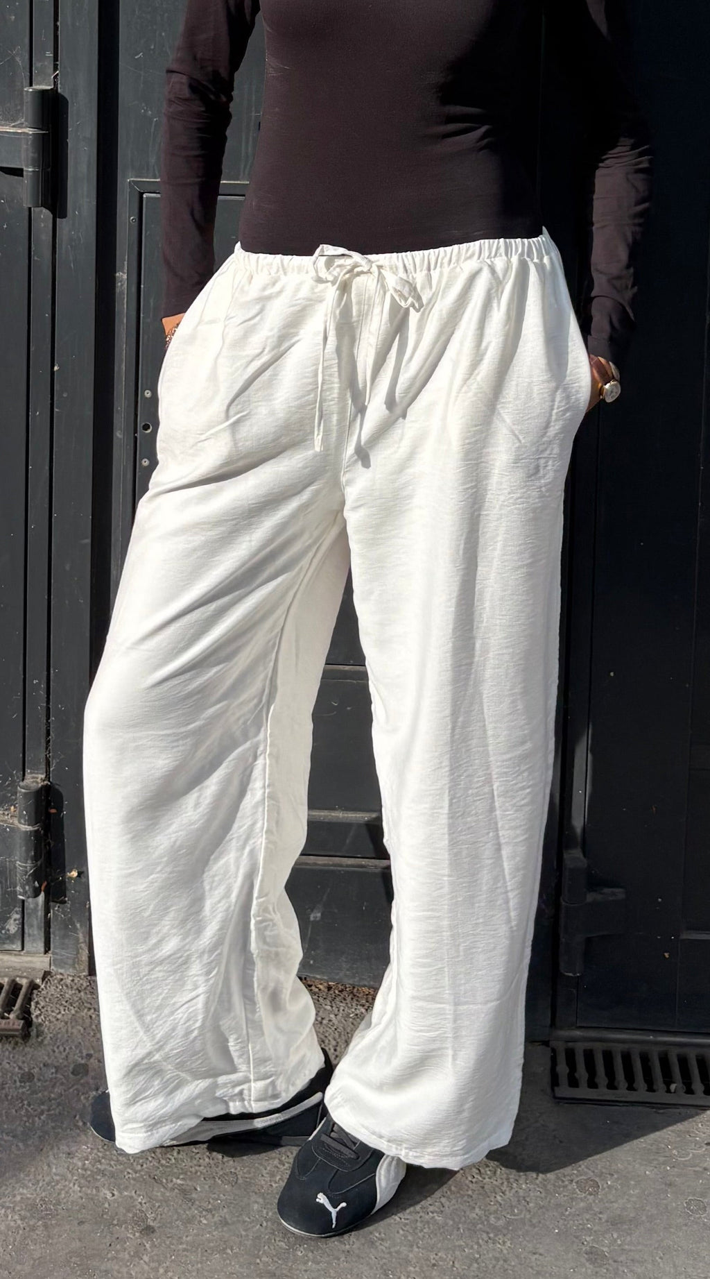 The Loose Non See-Through Linen – White