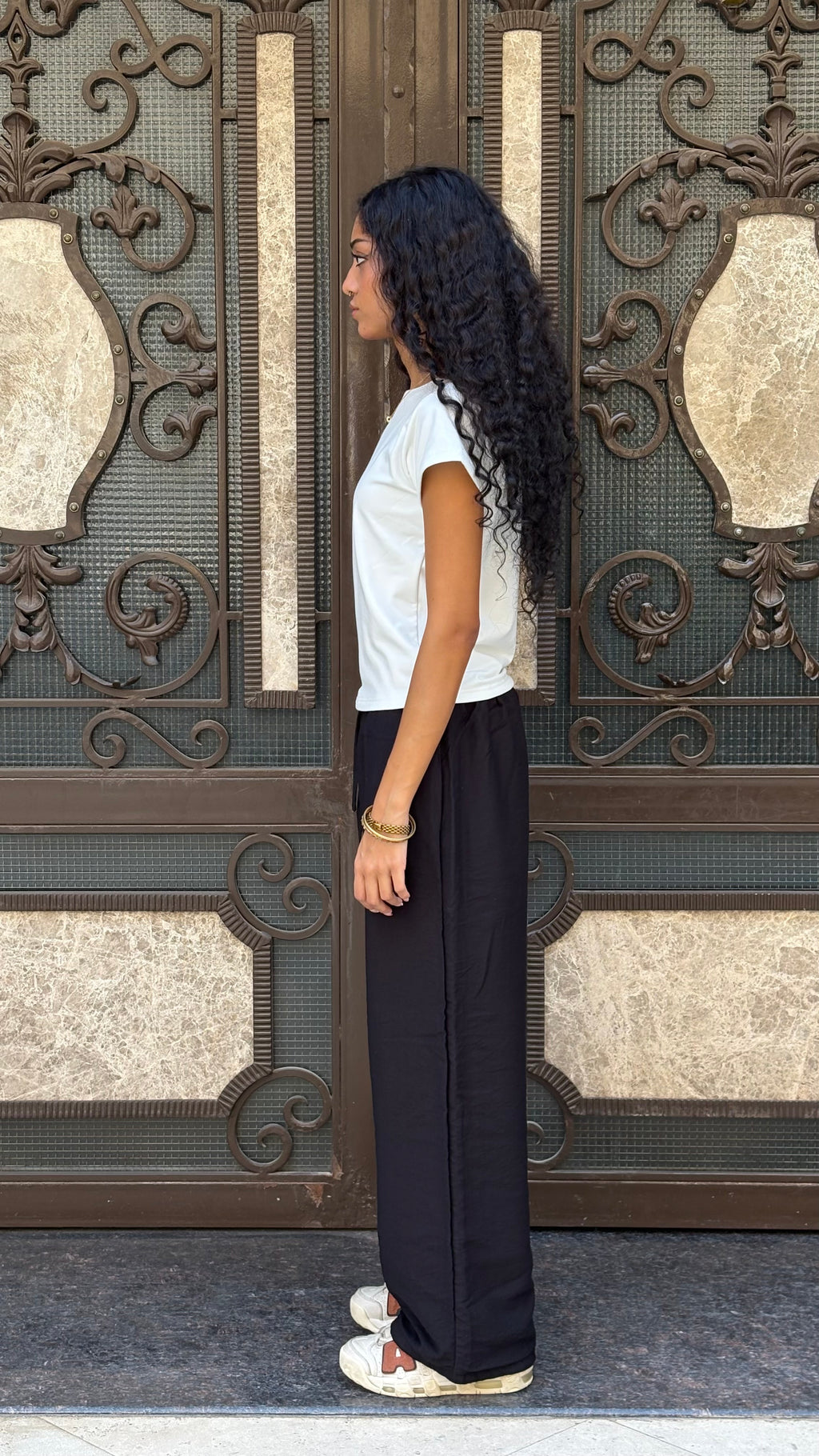 The Loose Non See-Through Linen – Black
