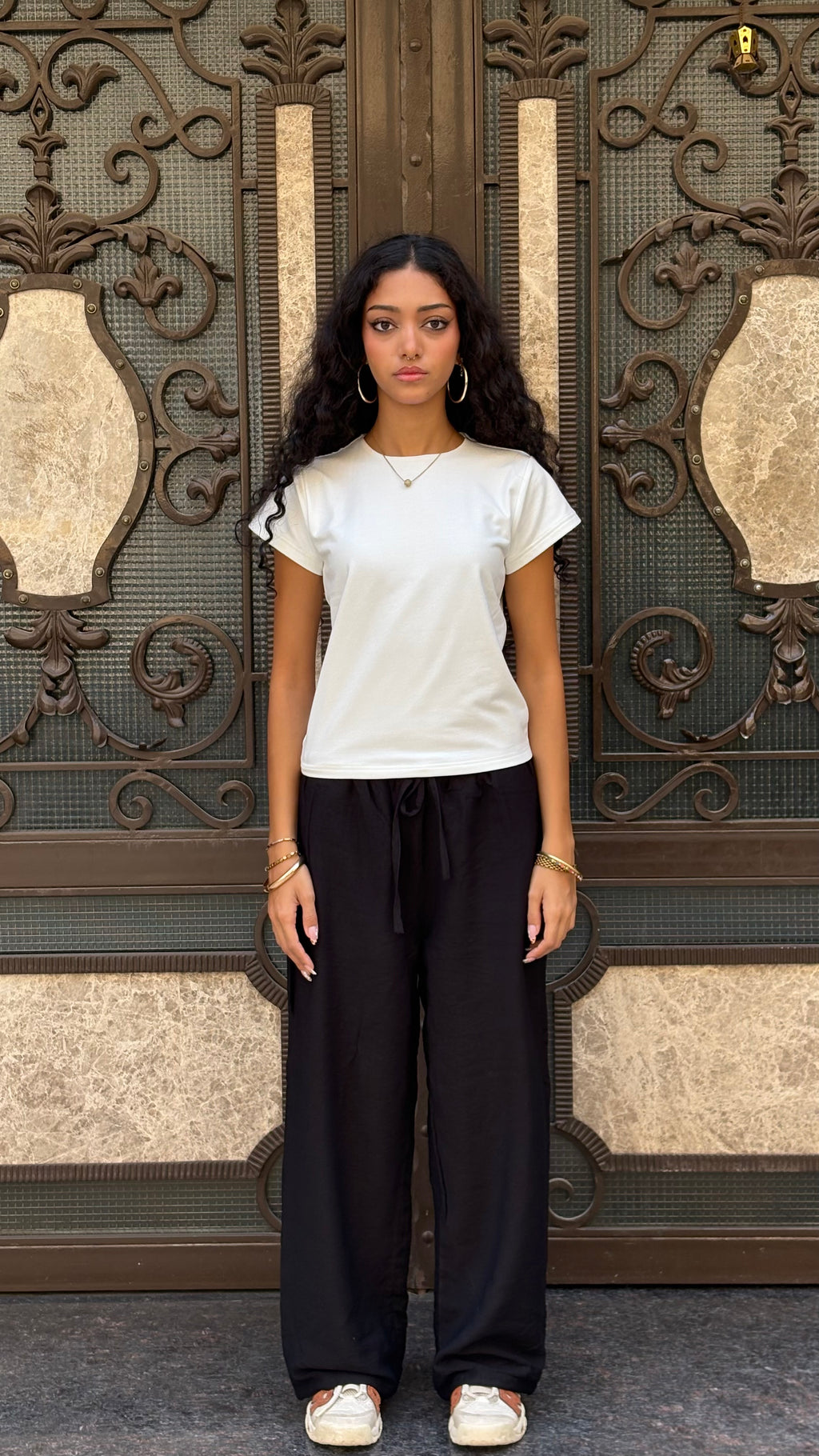 The Loose Non See-Through Linen – Black