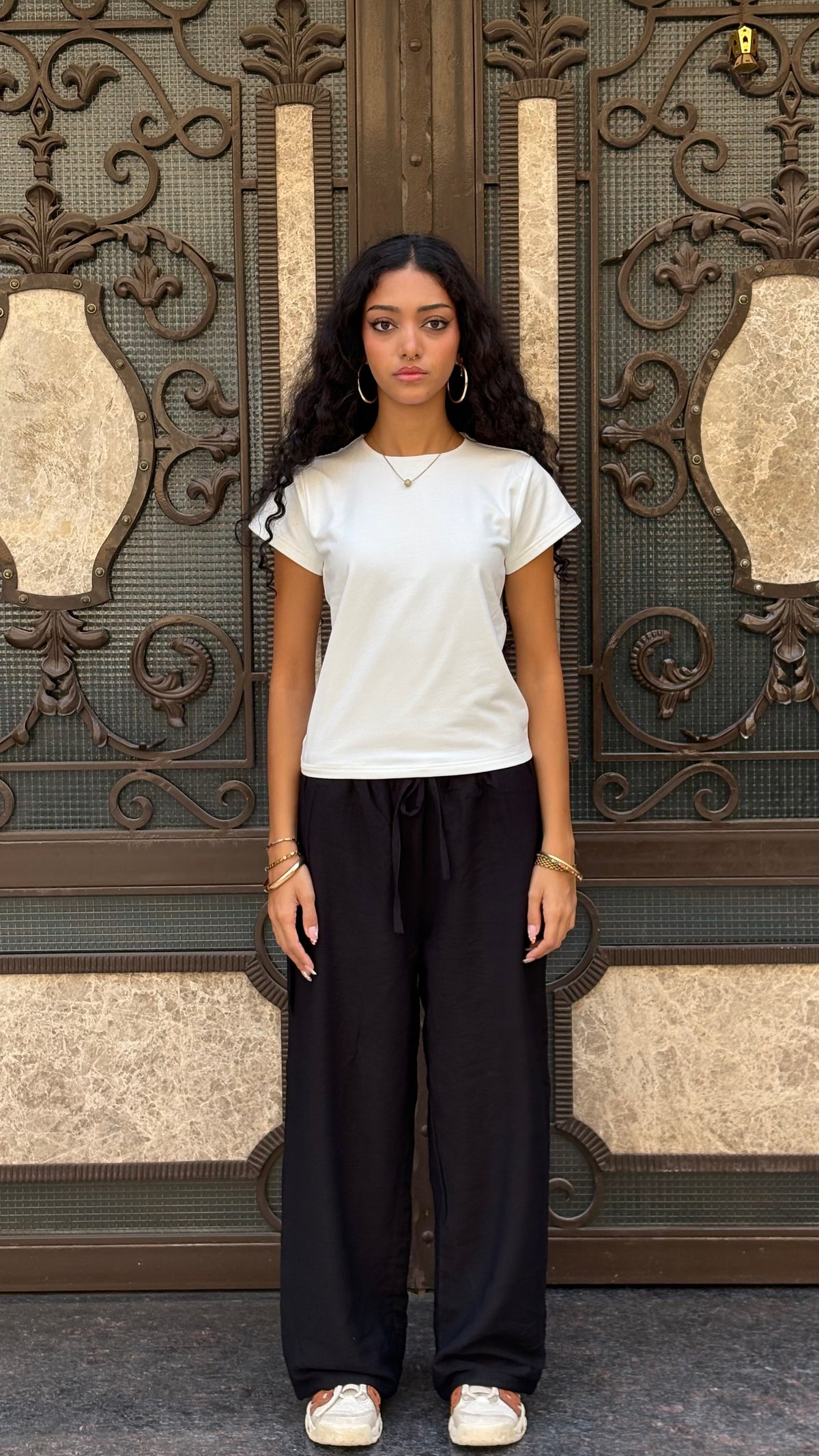 The Loose Non See-Through Linen – Black