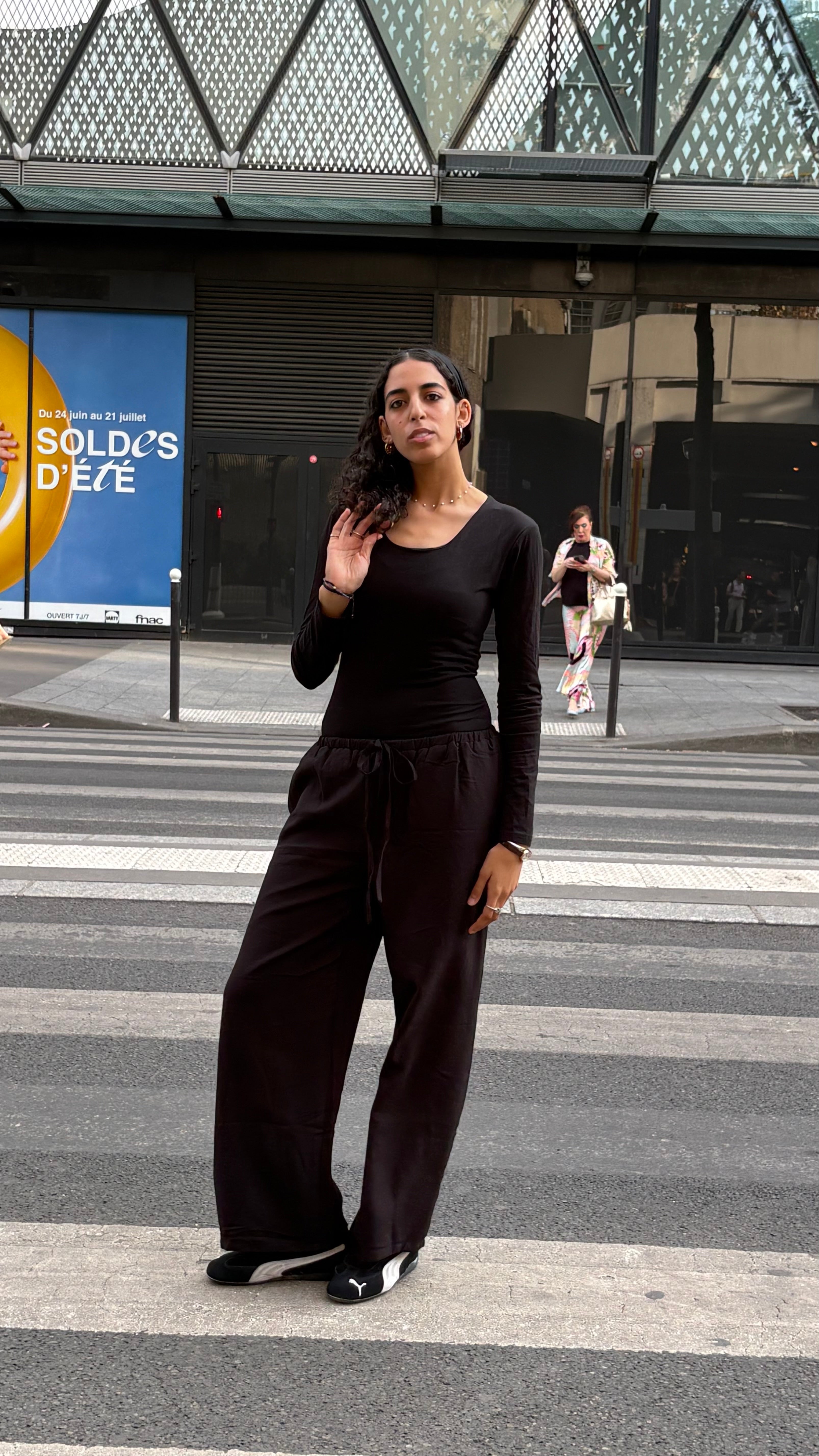 The Loose Non See-Through Linen – Black