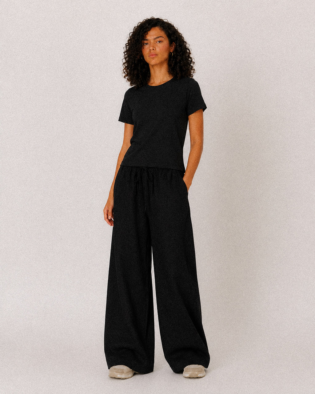The Loose Non See-Through Linen – Black