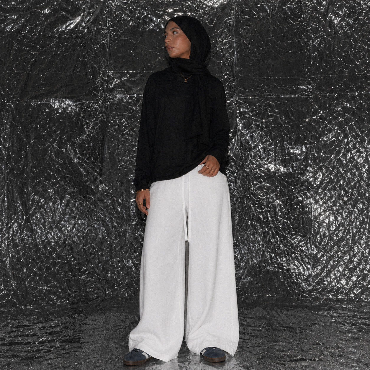 The Loose Non See-Through Linen – White