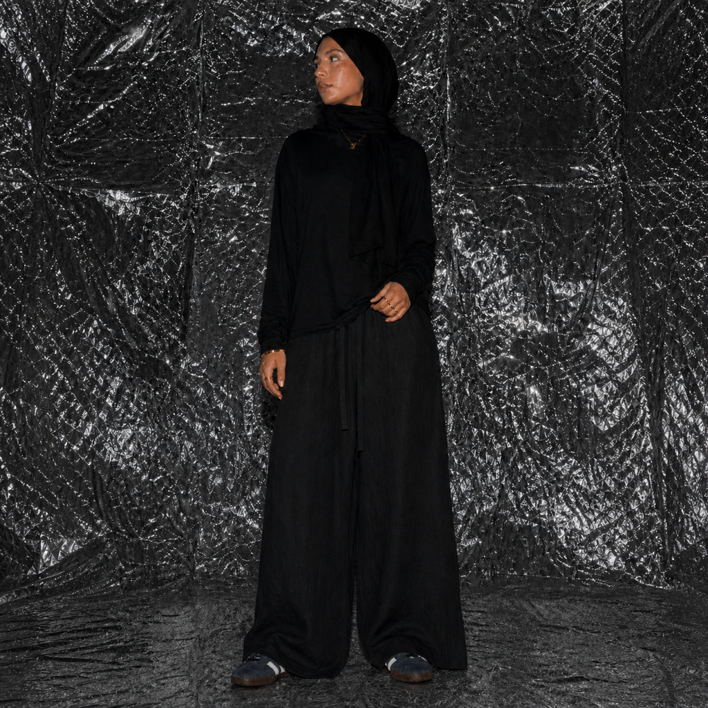 The Loose Non See-Through Linen – Black