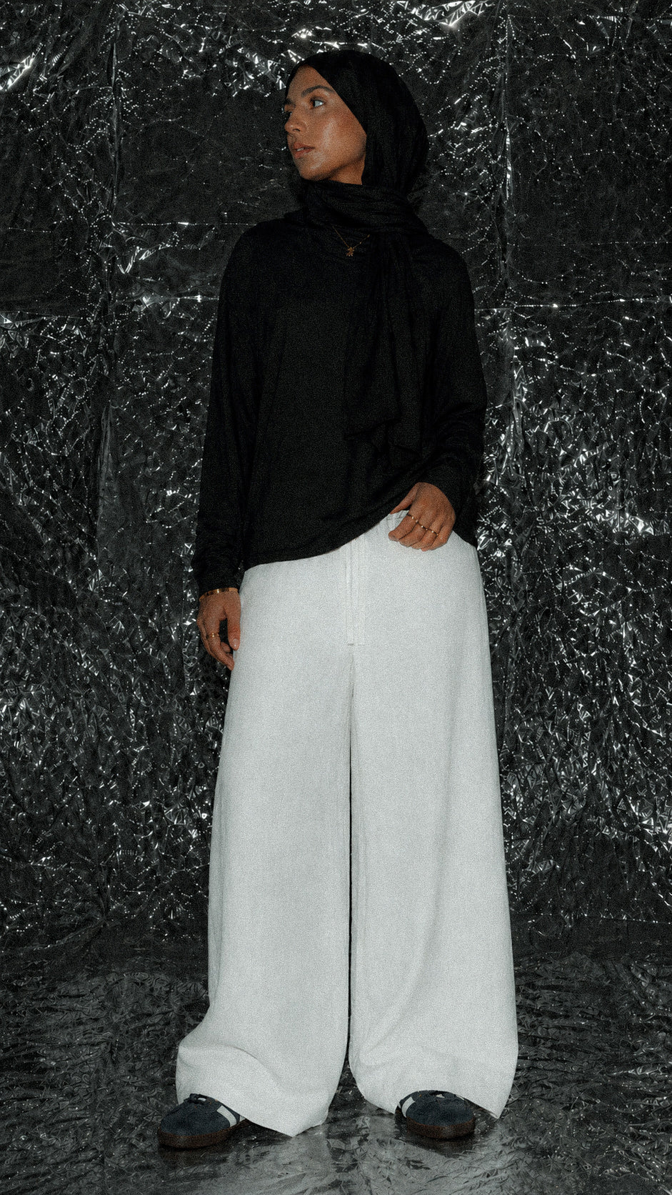 The Loose Non See-Through Linen – White