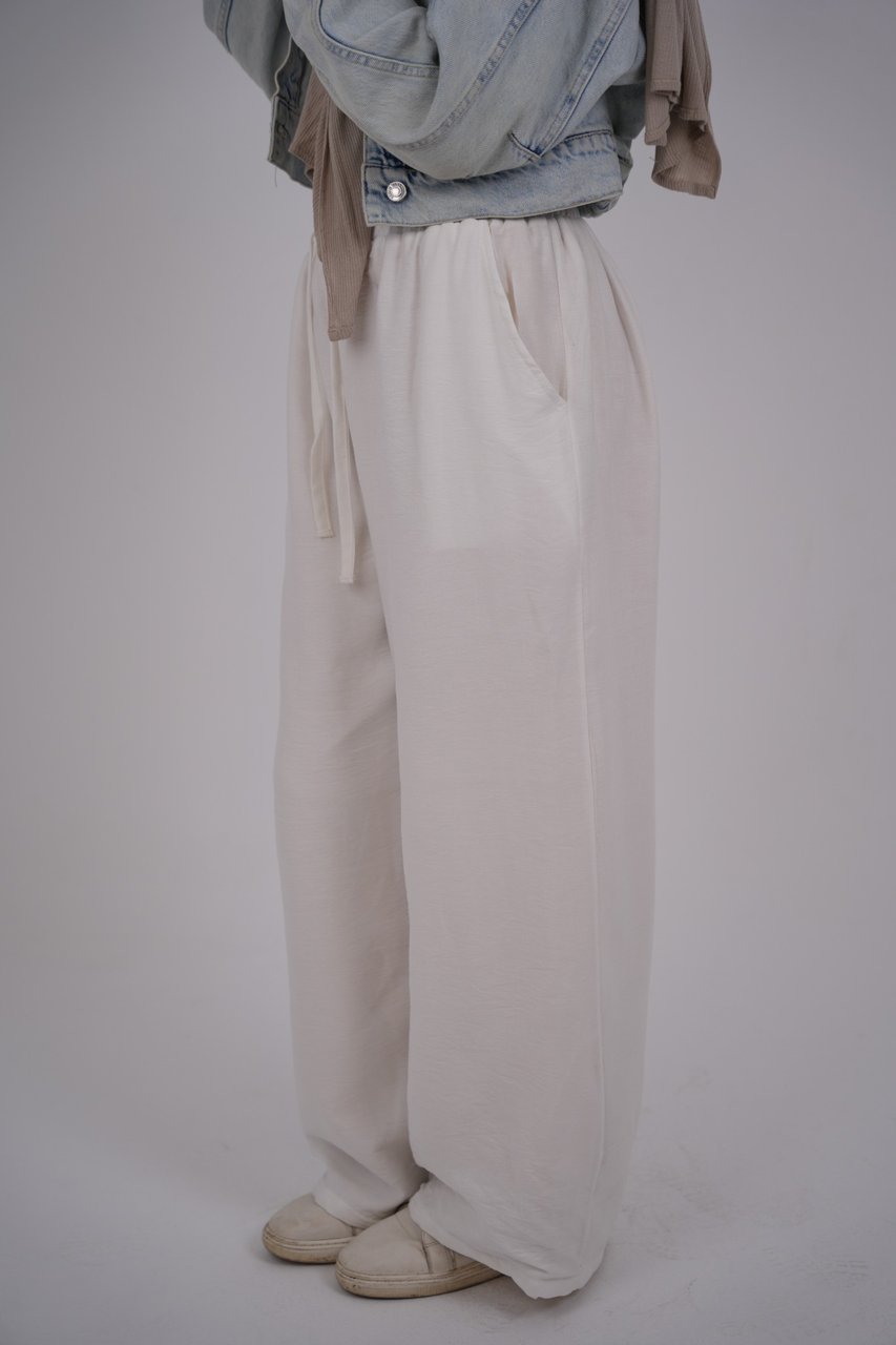 The Loose Non See-Through Linen – White