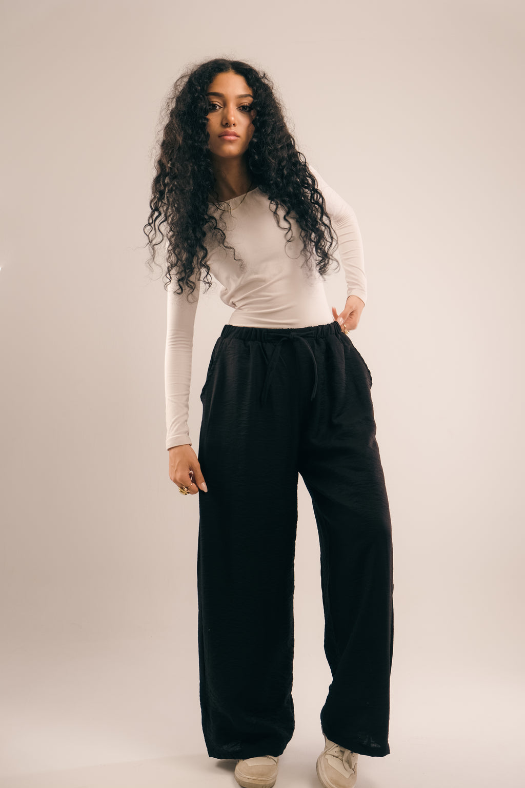 The Loose Non See-Through Linen – Black