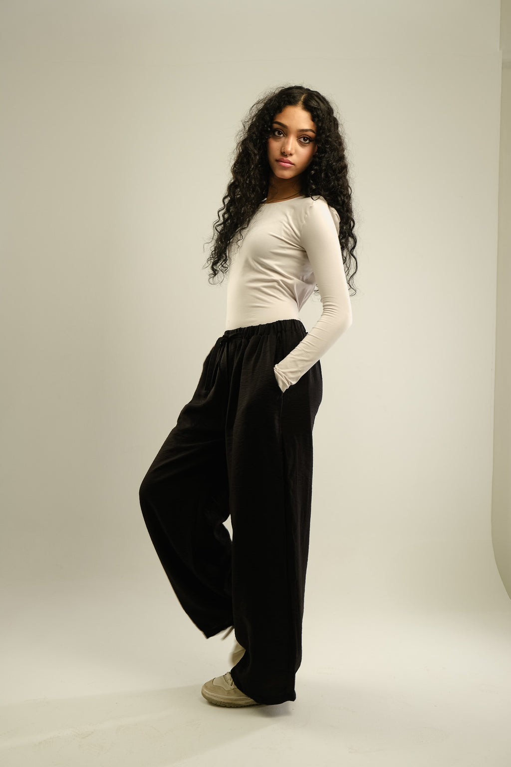 The Loose Non See-Through Linen – Black