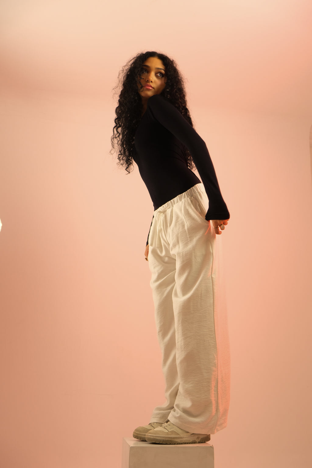 The Loose Non See-Through Linen – White