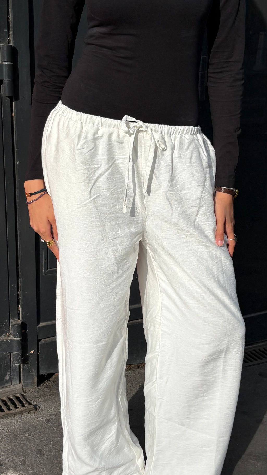 The Loose Non See-Through Linen – White
