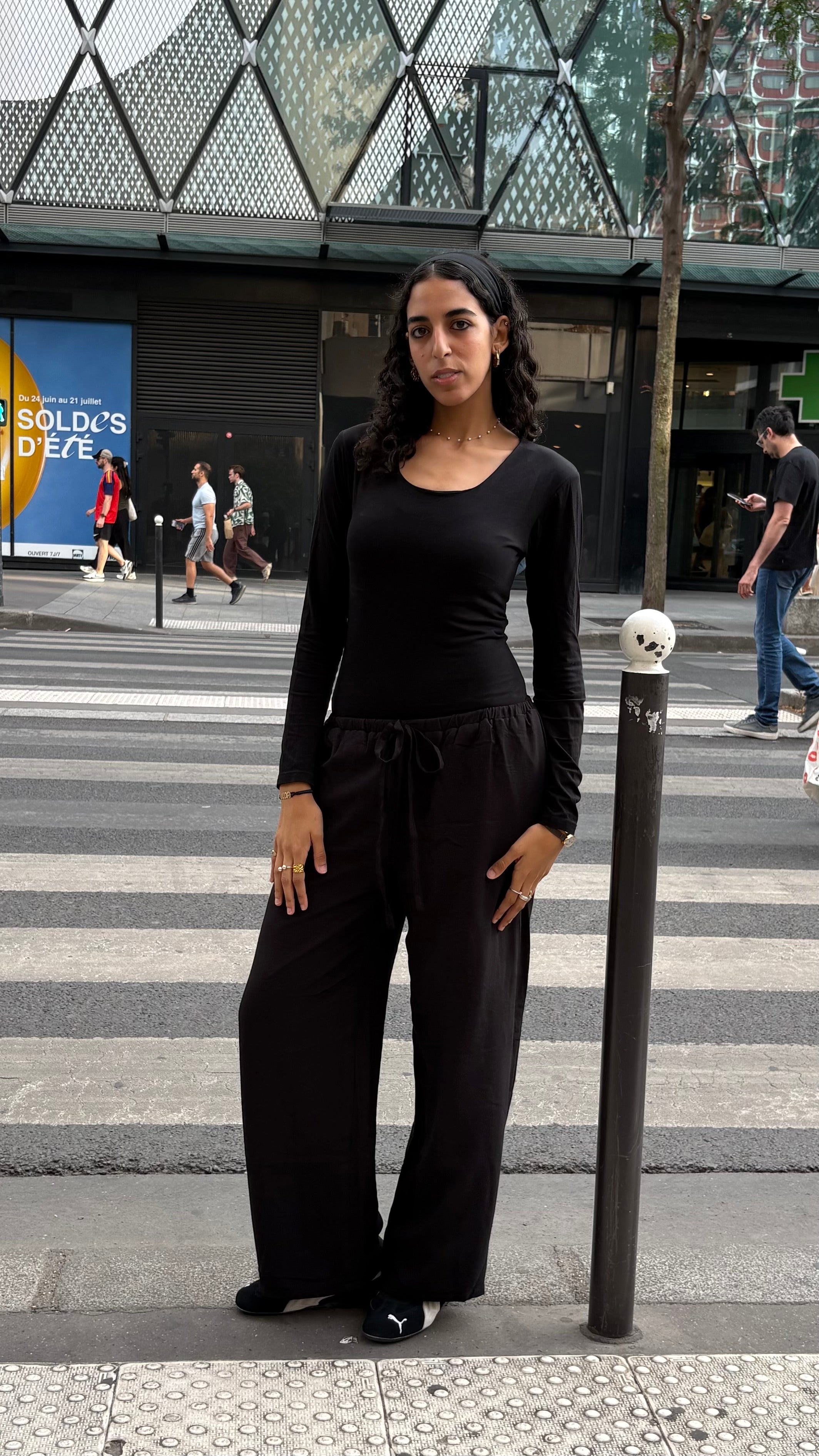 The Loose Non See-Through Linen – Black
