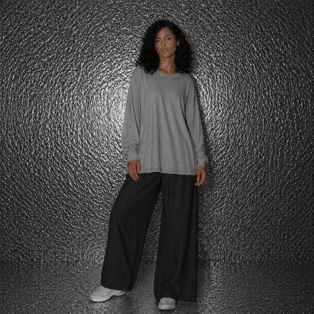 The Loose Non See-Through Linen – Black